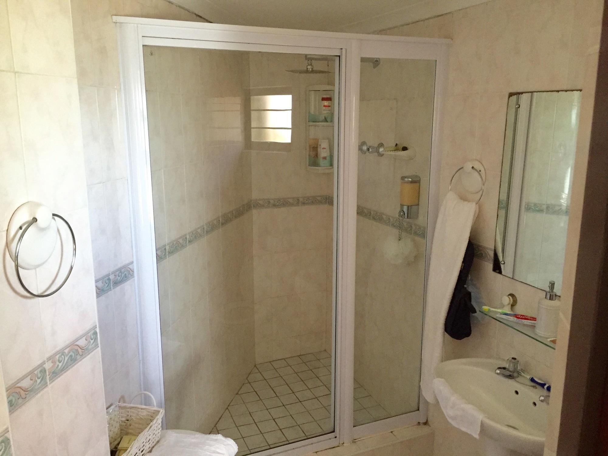 Kingston Place Guesthouse 다반 외부 사진